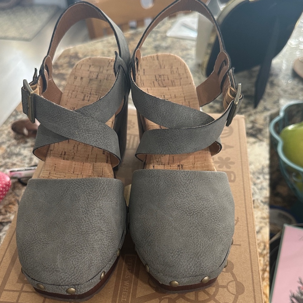 Gray Leather Women's Platform Sandals - Picture 5 of 5